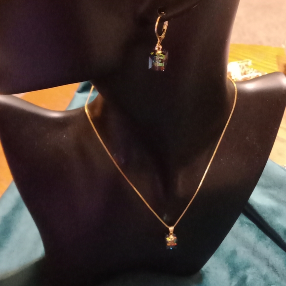 Austria Crystal Cube Necklace and Earrings - Picture 2 of 4